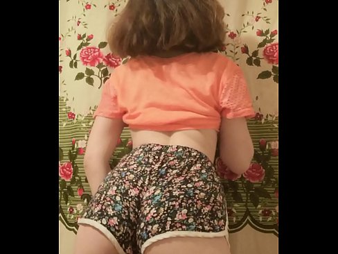 ❤️ סעקסי יונג באַבע סטריפּינג אַוועק איר קורצע הייזלעך אויף אַפּאַראַט ❤️❌ סופּער סעקס ביי אונדז ️❤